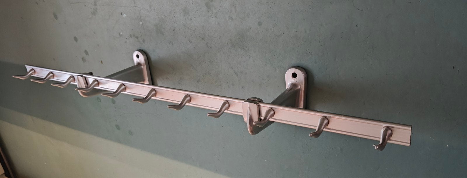 Vintage aluminium kapstok slagers rek met 11 haken, Wandkapstok, Gebruikt, Ophalen of Verzenden, Minder dan 100 cm