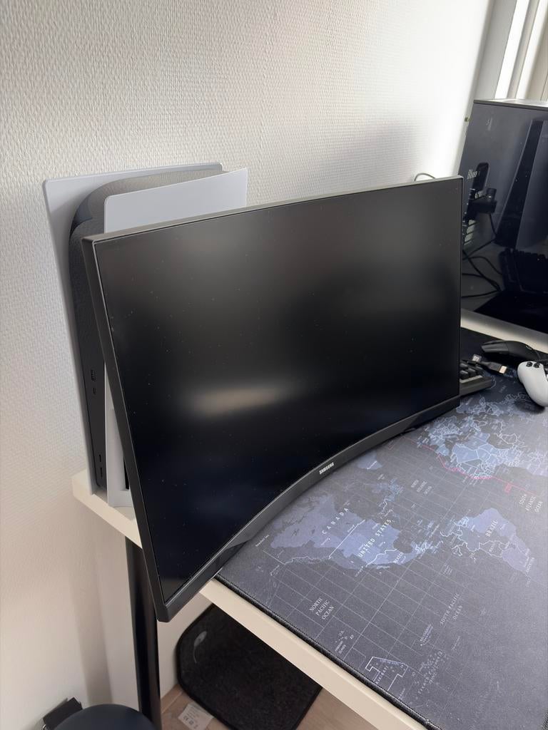 Samsung C27FG73 27 inch Curved Monitor, 3 tot 5 ms, 101 t/m 150 Hz, Curved, VA