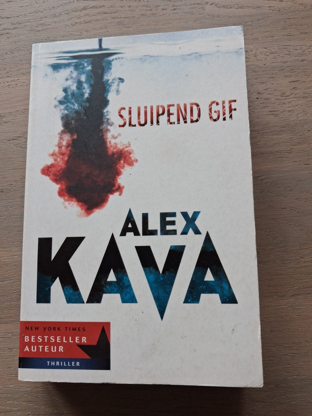 Sluipend Gif - Alex Kava, Ophalen of Verzenden, Zo goed als nieuw, Alex Kava, Wereld overig