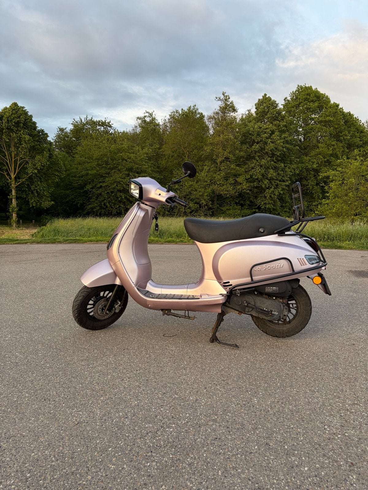 La Souris scooter, roze, 2022, kilometerkabel kapot, Ophalen, Gebruikt, Benzine