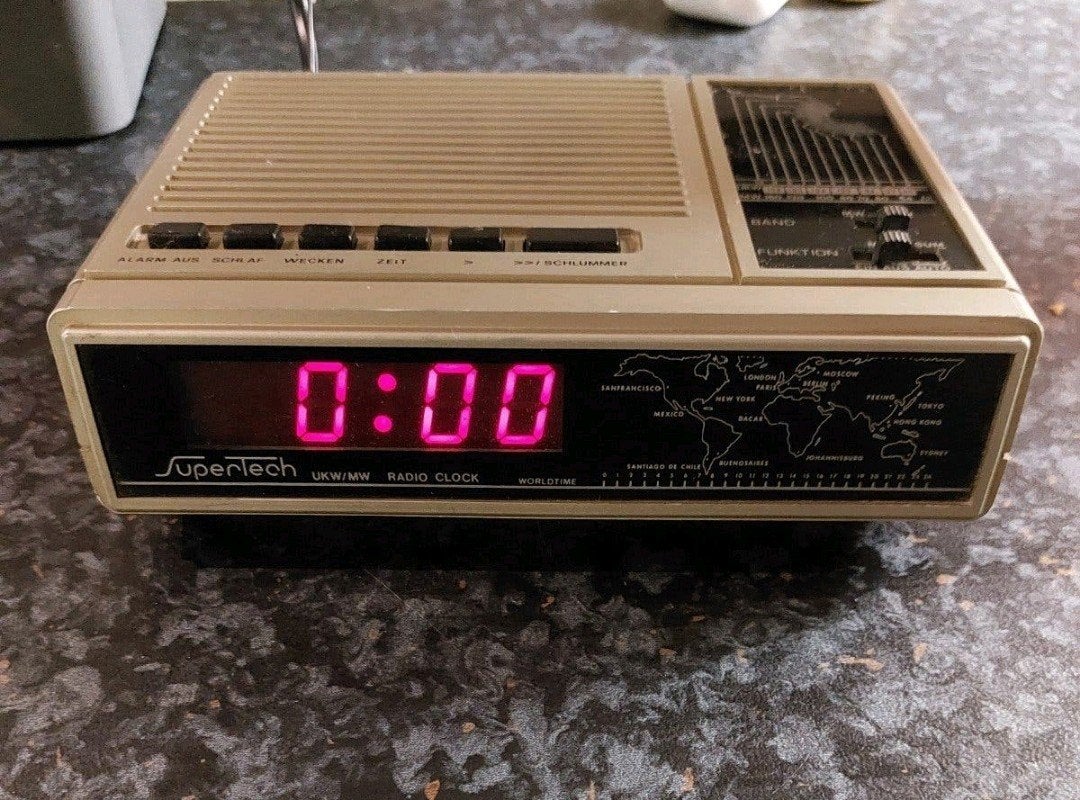 Retro vintage 1980 wekkerradio  digitale wekker
vintage goud, Ophalen of Verzenden