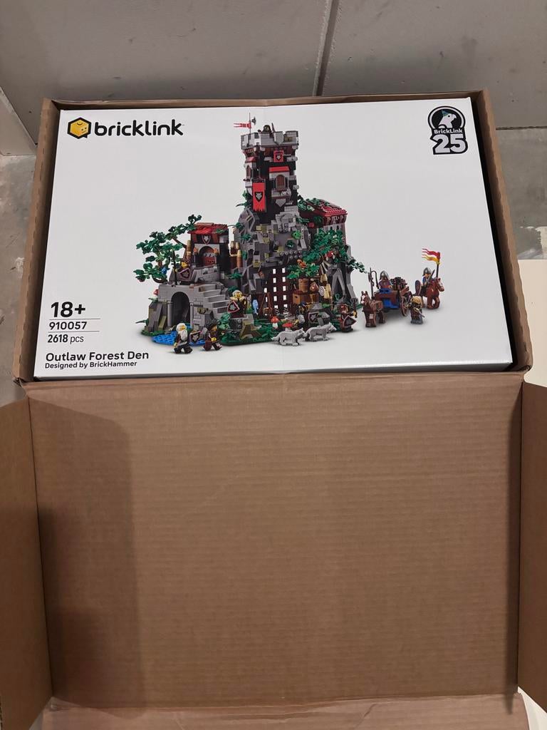 Lego Bricklink Outlaw Forest Den 910057 - Nieuw in doos, Ophalen of Verzenden, Nieuw, 1:35 tot 1:50