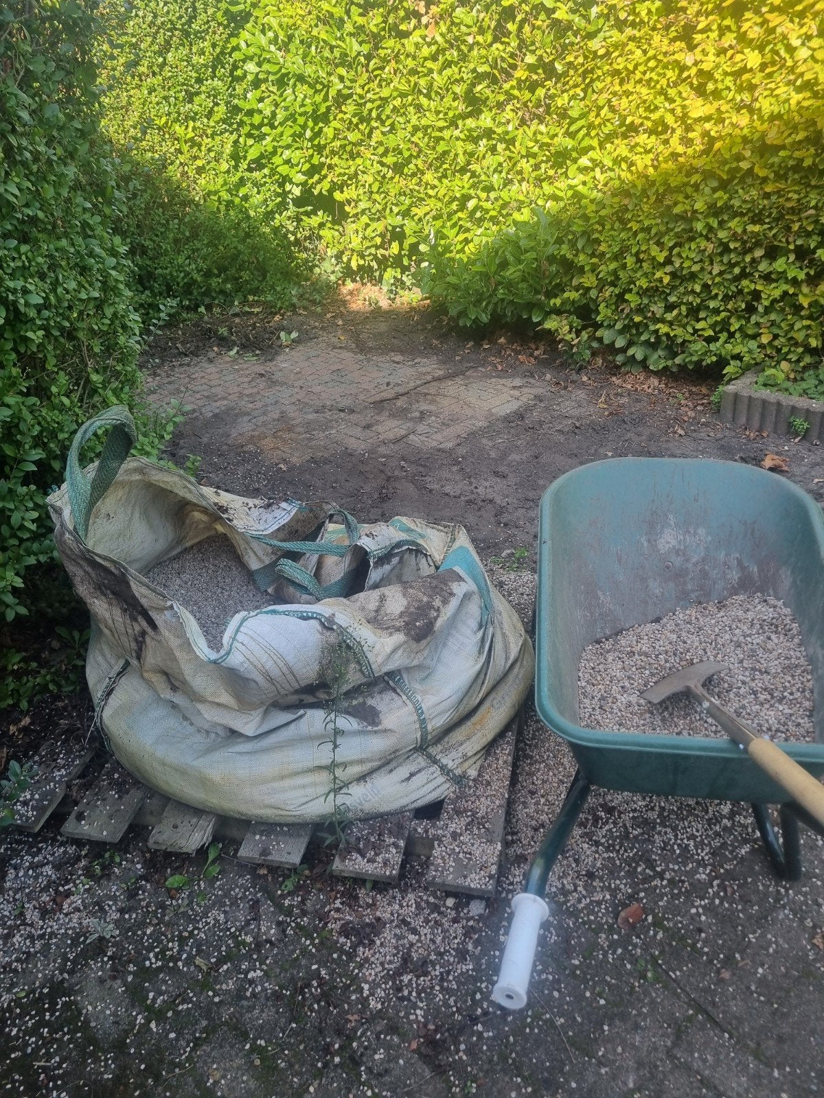 gratis Grote zak met schoon grind voor tuin of oprit, Tuin en Terras, Ophalen, Gebruikt, Grijs, Grind
