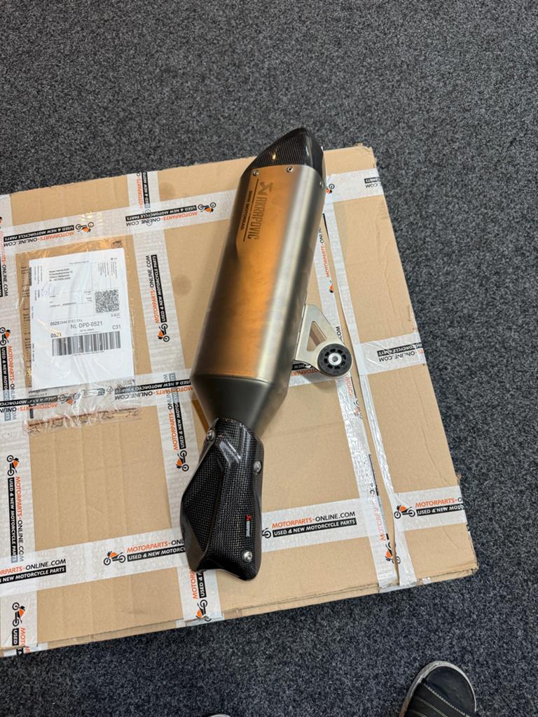 Akrapovic einddemper OEM BMW M1000XR 2025 - Splinternieuw, Motoren, Ophalen of Verzenden, Nieuw
