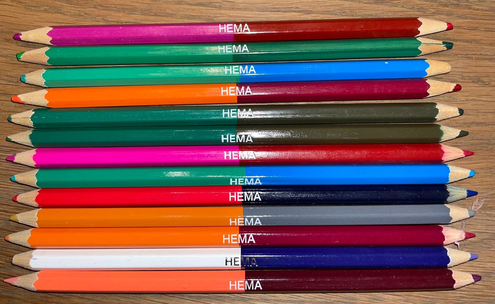 Hema Duo Kleurpotloden -  diverse kleuren kleurpotlood 5e, Hobby en Vrije tijd, Tekenen, Ophalen of Verzenden, Zo goed als nieuw