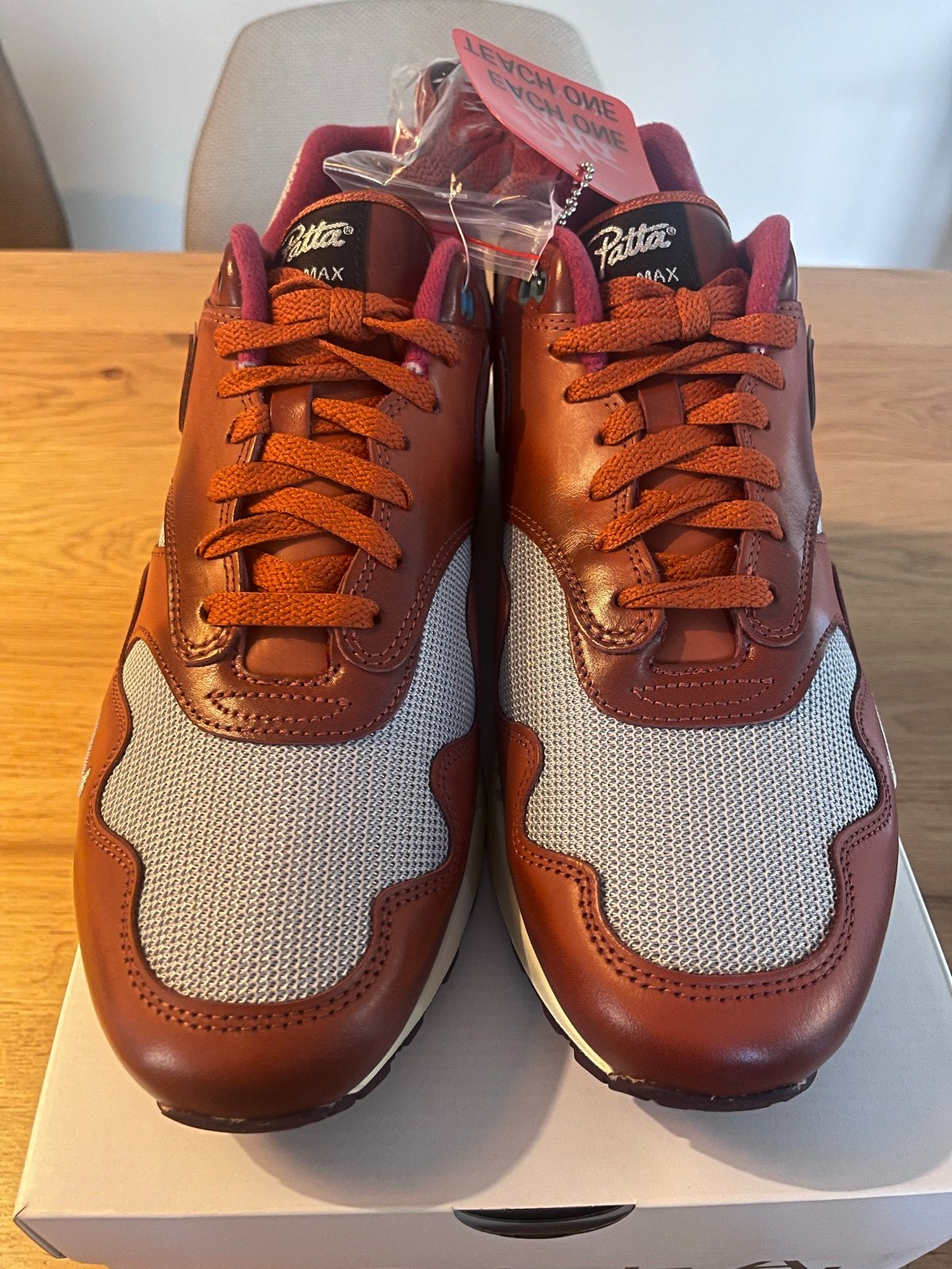 Nike Air Max 1 x Patta 'Dark Russet' - Maat 46, Kleding | Heren, Ophalen of Verzenden, Nieuw, Bruin, Sneakers of Gympen