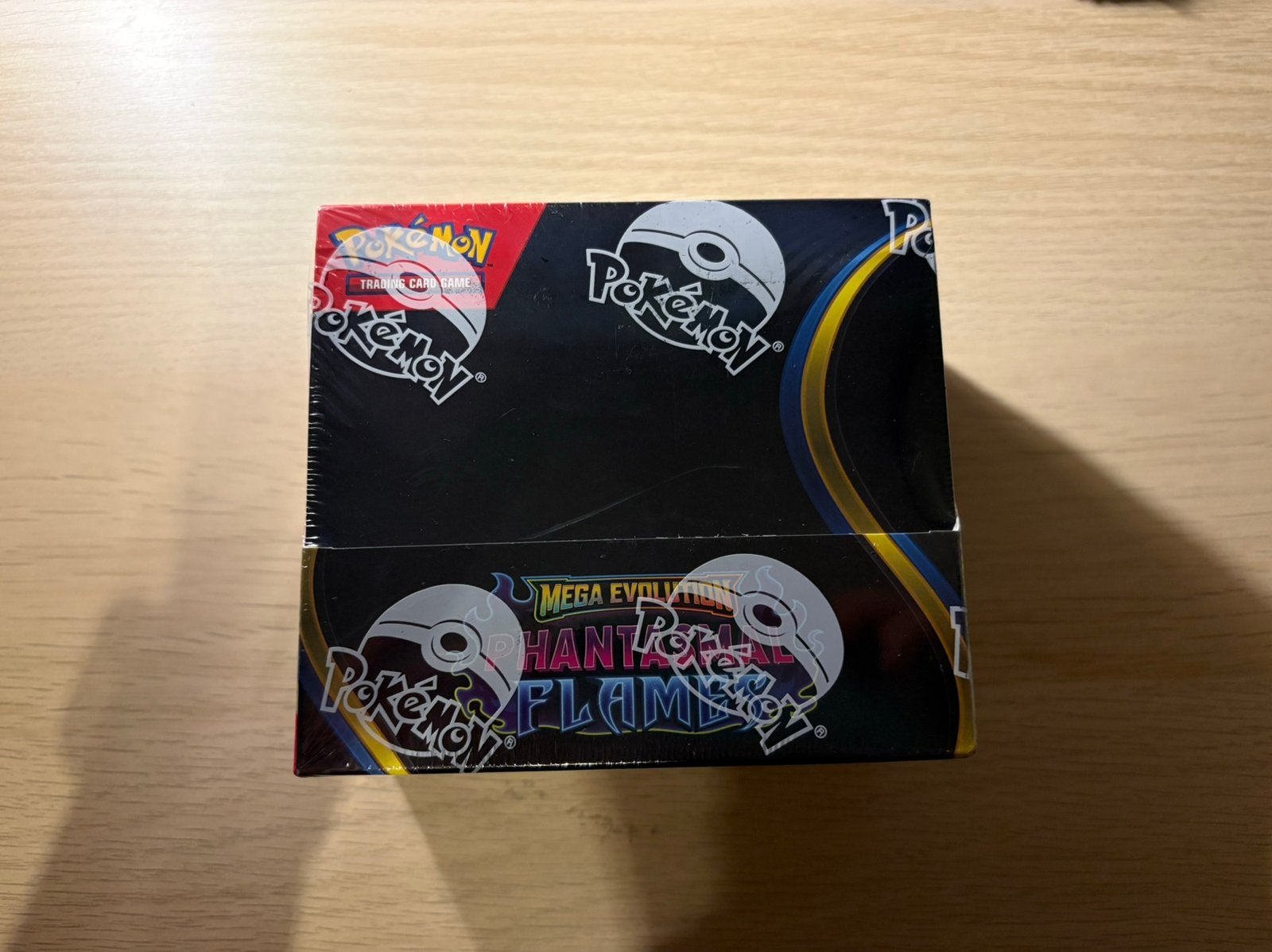 Boosterbox Phantasmal flames, Ophalen of Verzenden, Zo goed als nieuw