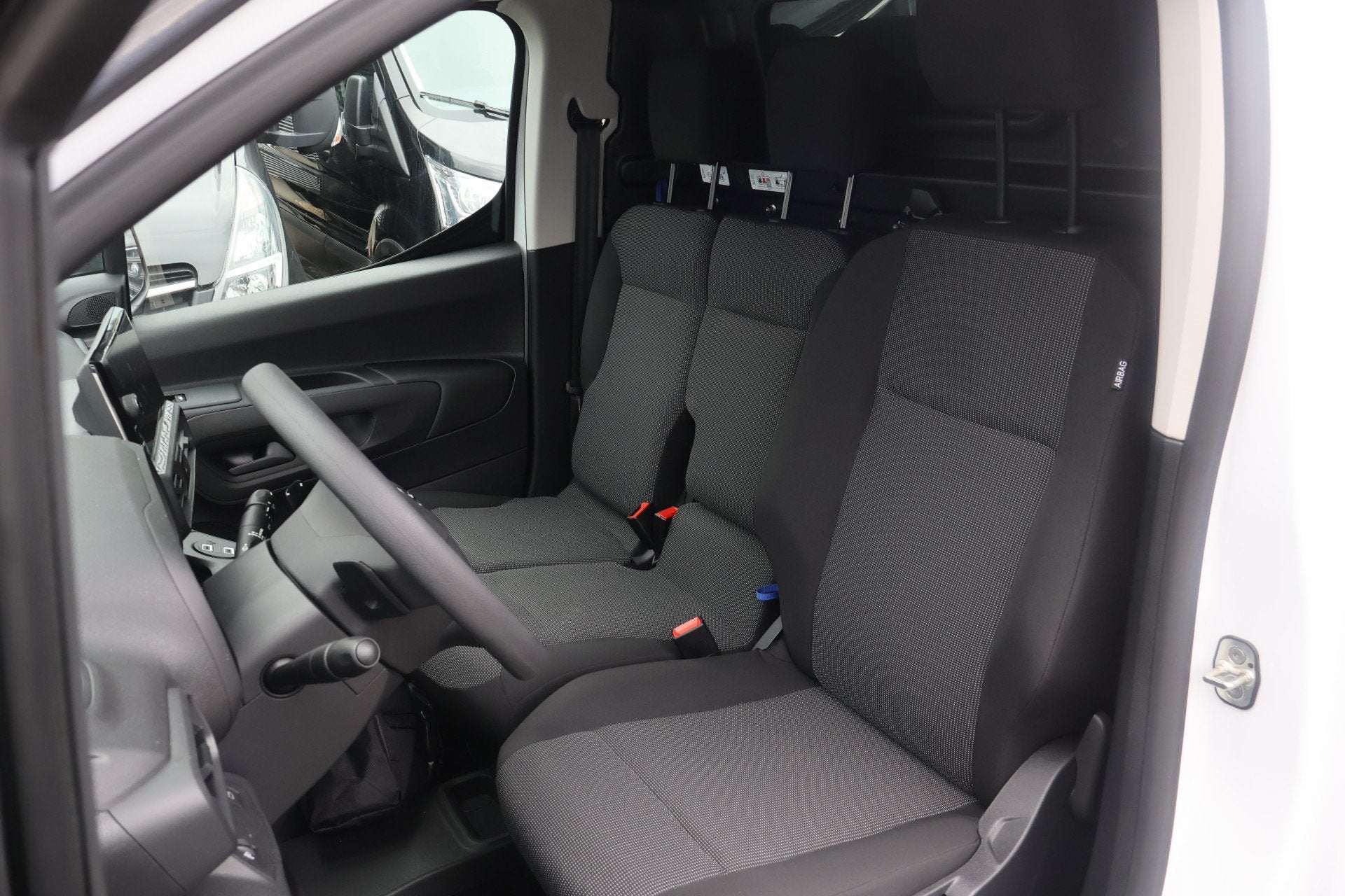 Toyota PROACE CITY Electric L2 50 kWh Comfort (bj 2026), Parkeersensor, Gebruikt, 750 kg, Wit