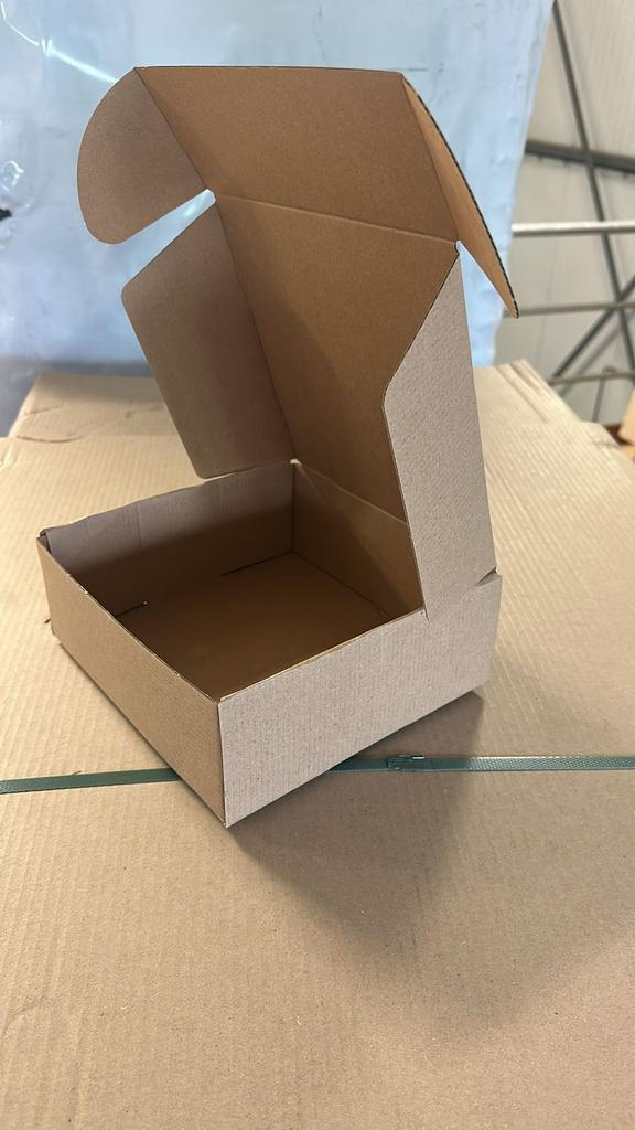 Partij dozen nieuw (1250stuks), Doe-het-zelf en Verbouw, Kratten en Dozen, Ophalen, Doos, Opvouwbaar, Minder dan 50 cm