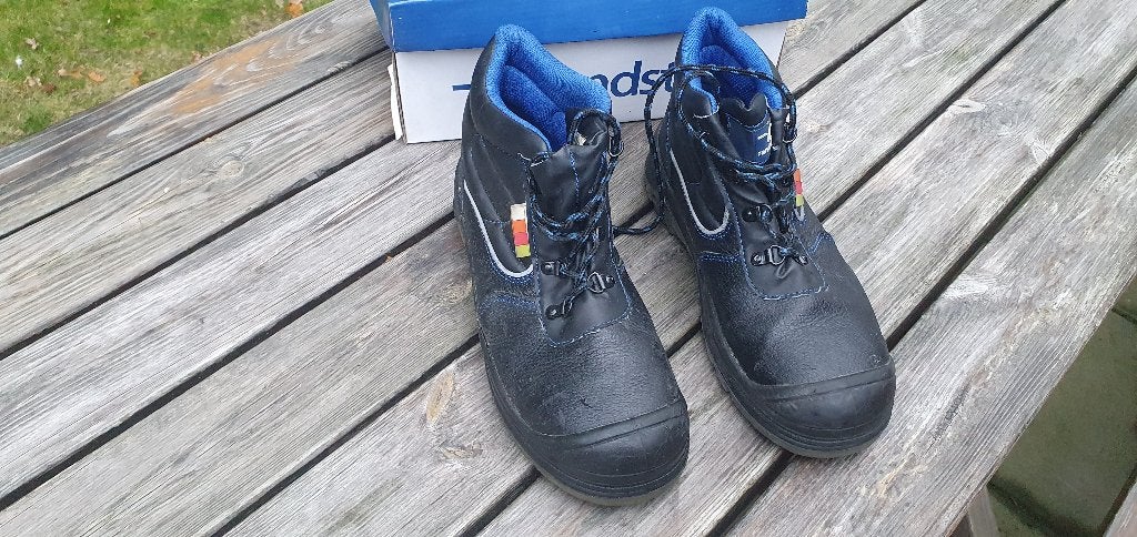 Nieuwe veiligheidsschoenen maat 43