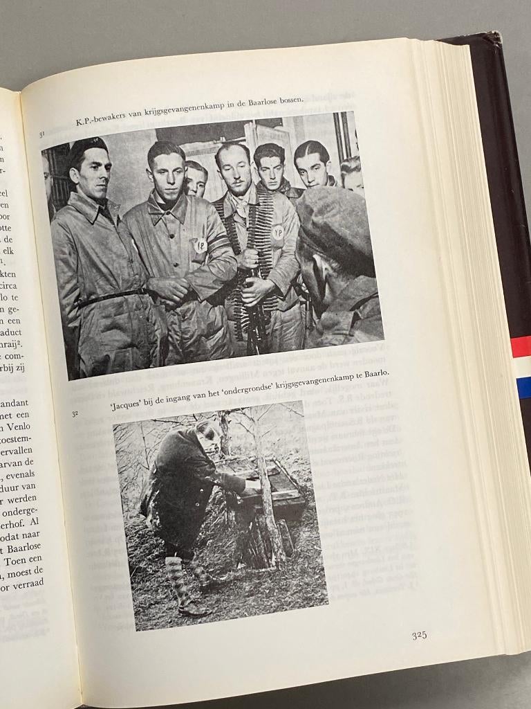 De Binnenlandse Strijdkrachten 1940 - 1945 Twee delen, Verzamelen, Militaria | Tweede Wereldoorlog, Ophalen of Verzenden, Overige soorten