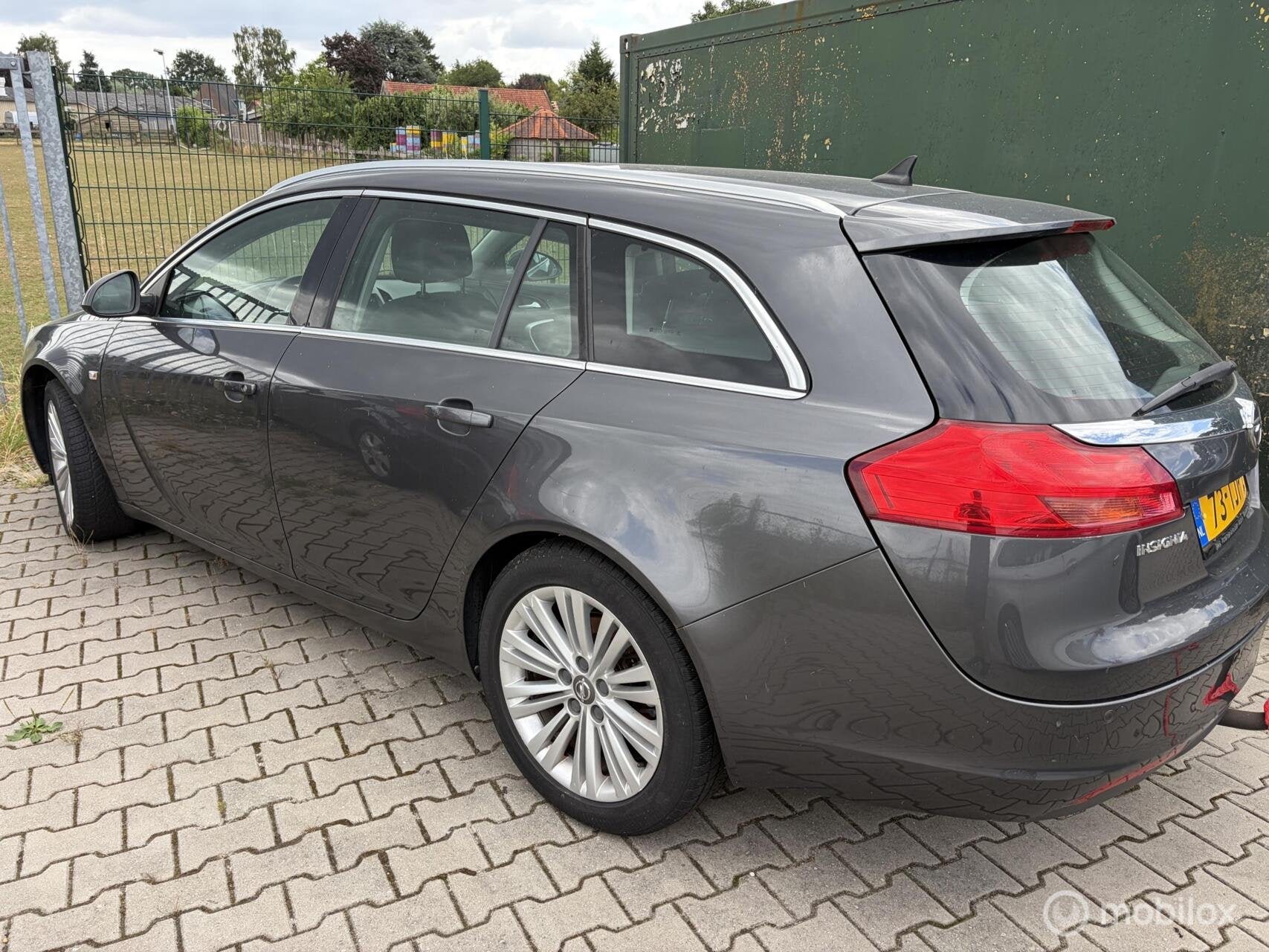 Opel Insignia Sports Tourer 1.4 Turbo Sport, Motor defect!, Auto's, Opel, Euro 5, Stof, Gebruikt, Zwart