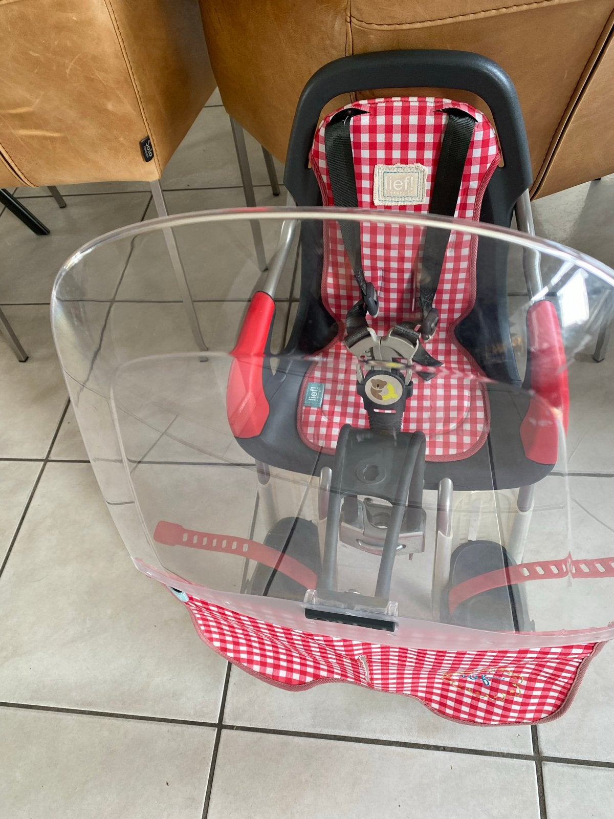 Qibbel Fietsstoel Voorop met Windscherm - Rood/Wit Geruit, Ophalen, Gebruikt, Voorzitje, Voetsteuntjes