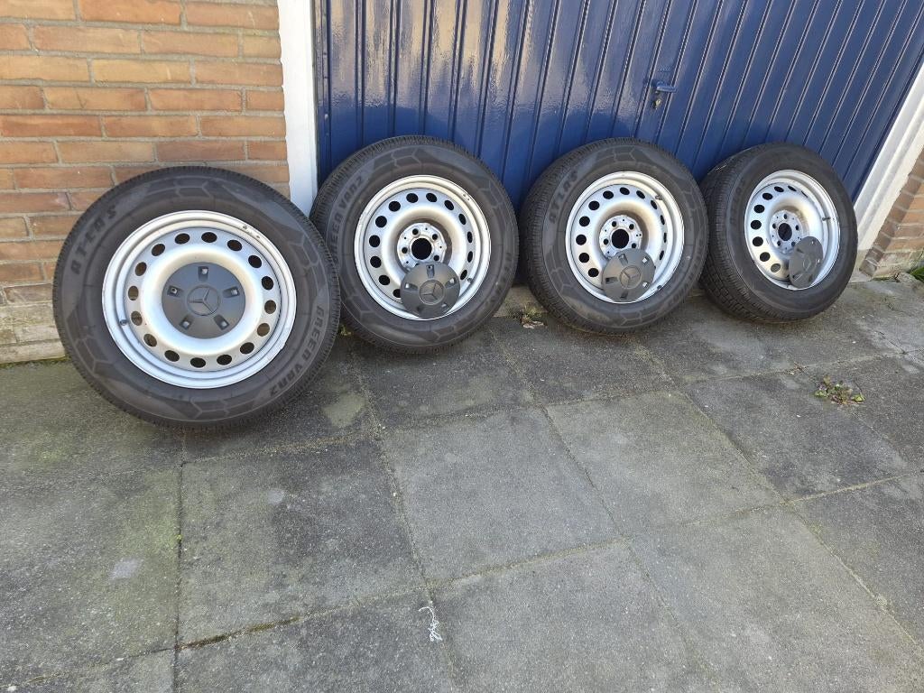 Orginele mercedes vito velgen 16 en zgan zomerset banden 7mm, Auto-onderdelen, Banden en Velgen, Ophalen, Bestelwagen, 16 inch