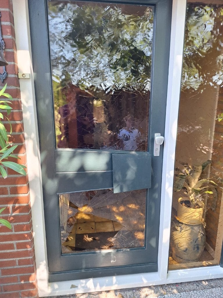 Gezocht: Guss antiek brons 70x60cm glas, Doe-het-zelf en Verbouw, Gevelraam of Ruit, Gebruikt, Minder dan 80 cm, Minder dan 80 cm