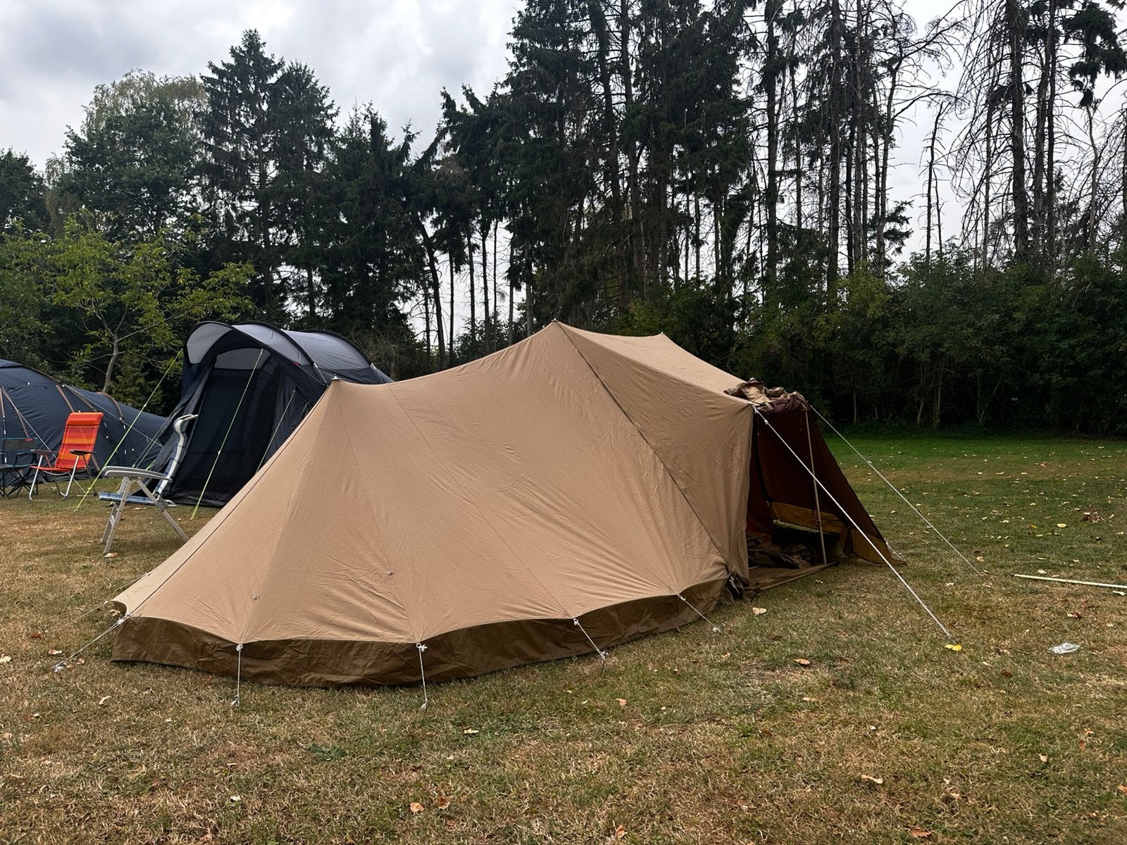 ESVO Mohawk tent + keukenuitbouw & zijwangen, Ophalen, Zo goed als nieuw, Tot en met 4