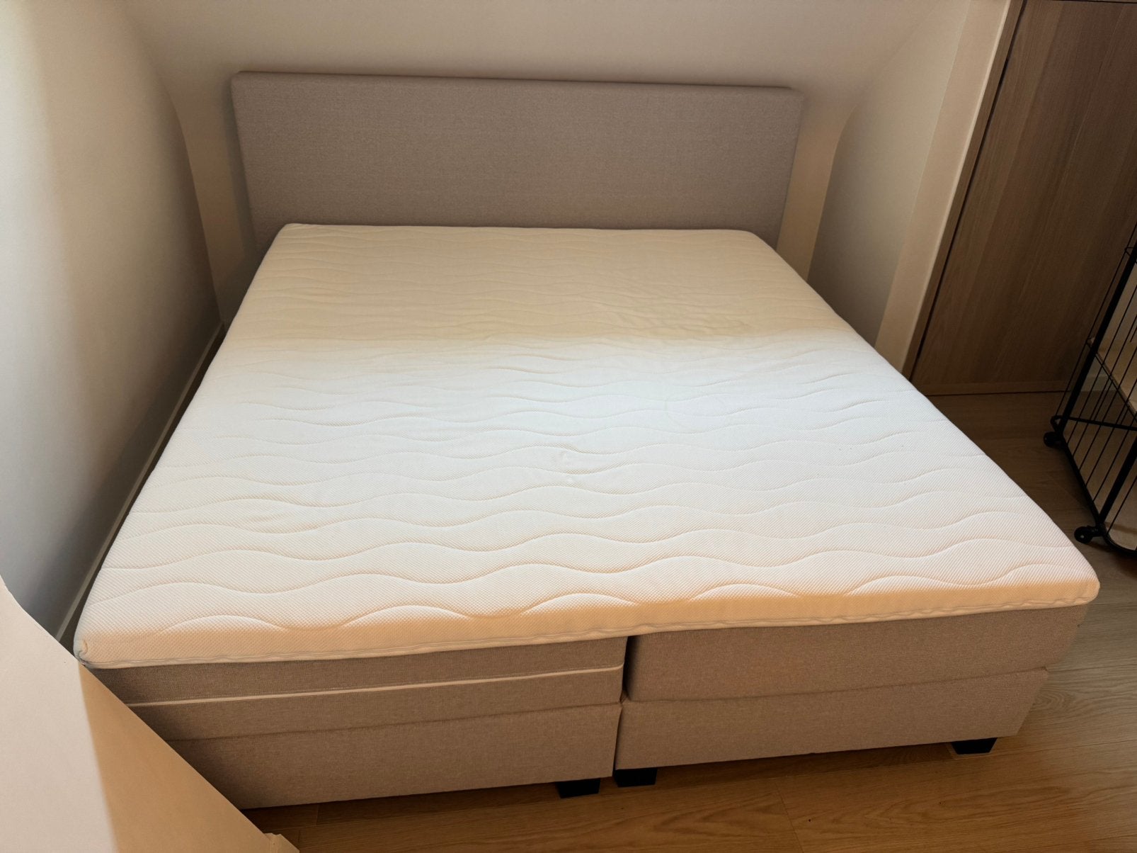 Boxspring kleur Beige, Ophalen, Beige, Tweepersoons, Zo goed als nieuw