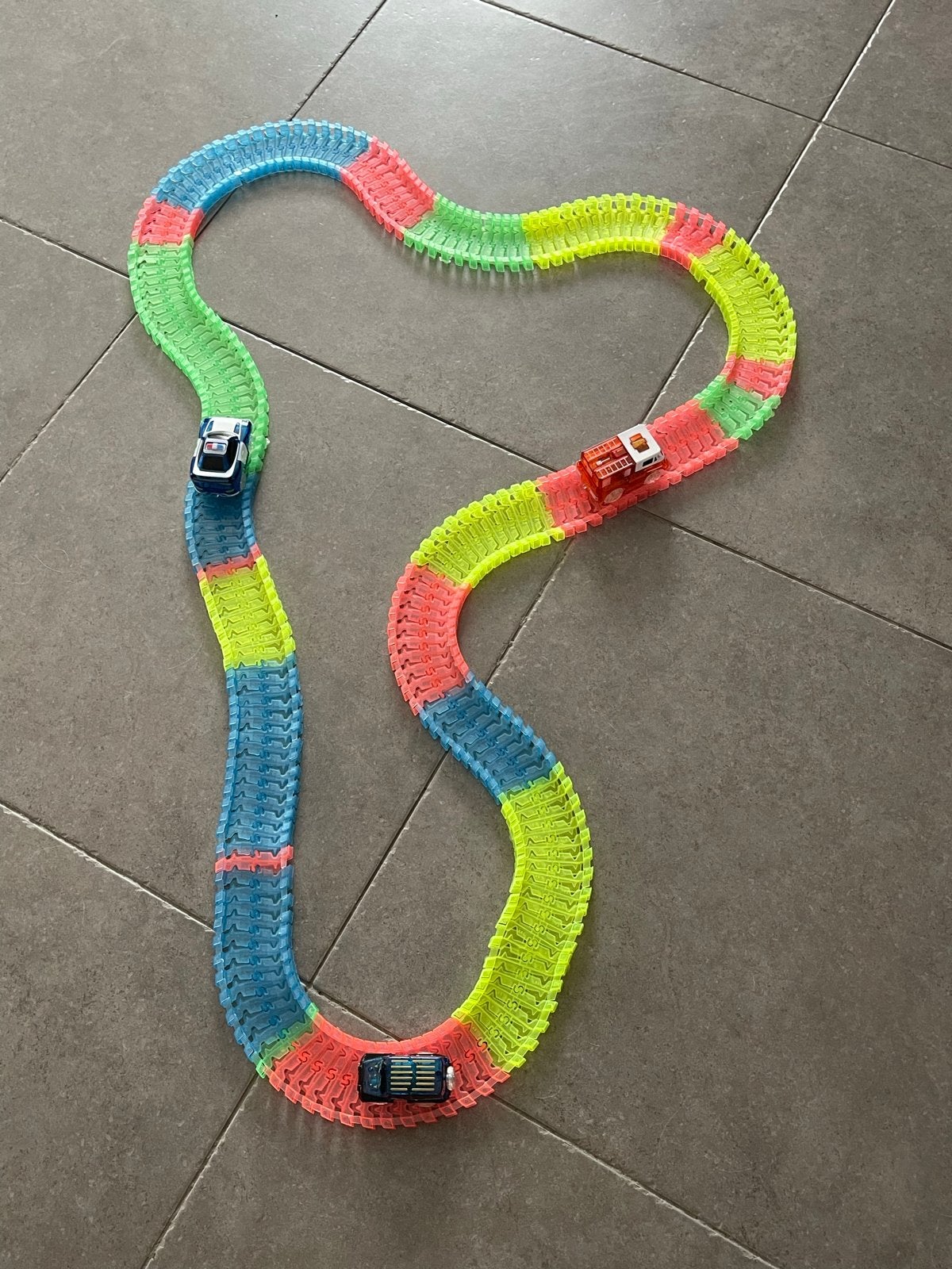 Magic Tracs racebaan met 3 autootjes, Zelf te bouwen, Elektrisch, Ophalen, Overige merken