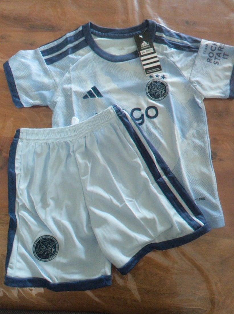 Kindermaten  nieuwe voetbalsetjes Ajax 2026/2027, Maat XS of kleiner, Ophalen of Verzenden, Nieuw, Set