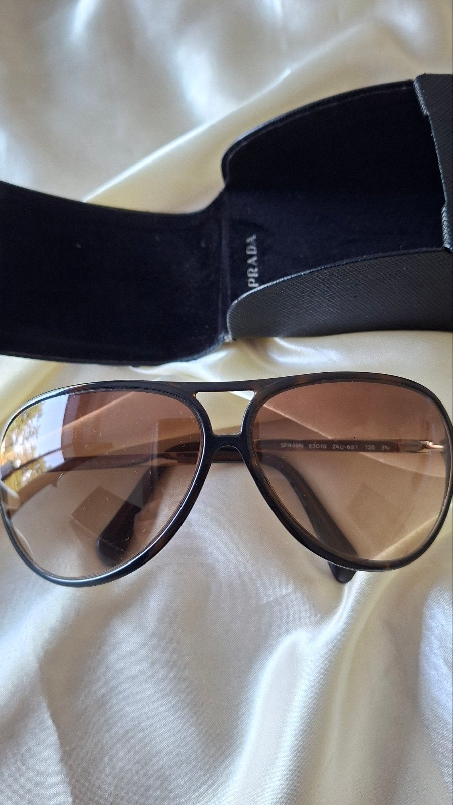Prada dames Zonnebril met Bruine Glazen en Etui, Sieraden, Tassen en Uiterlijk, Zonnebrillen en Brillen | Dames, Gebruikt, Zonnebril