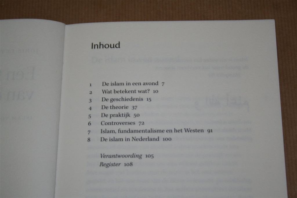 Een tipje van de sluier. Islam voor beginners., Ophalen of Verzenden, Gelezen, Islam
