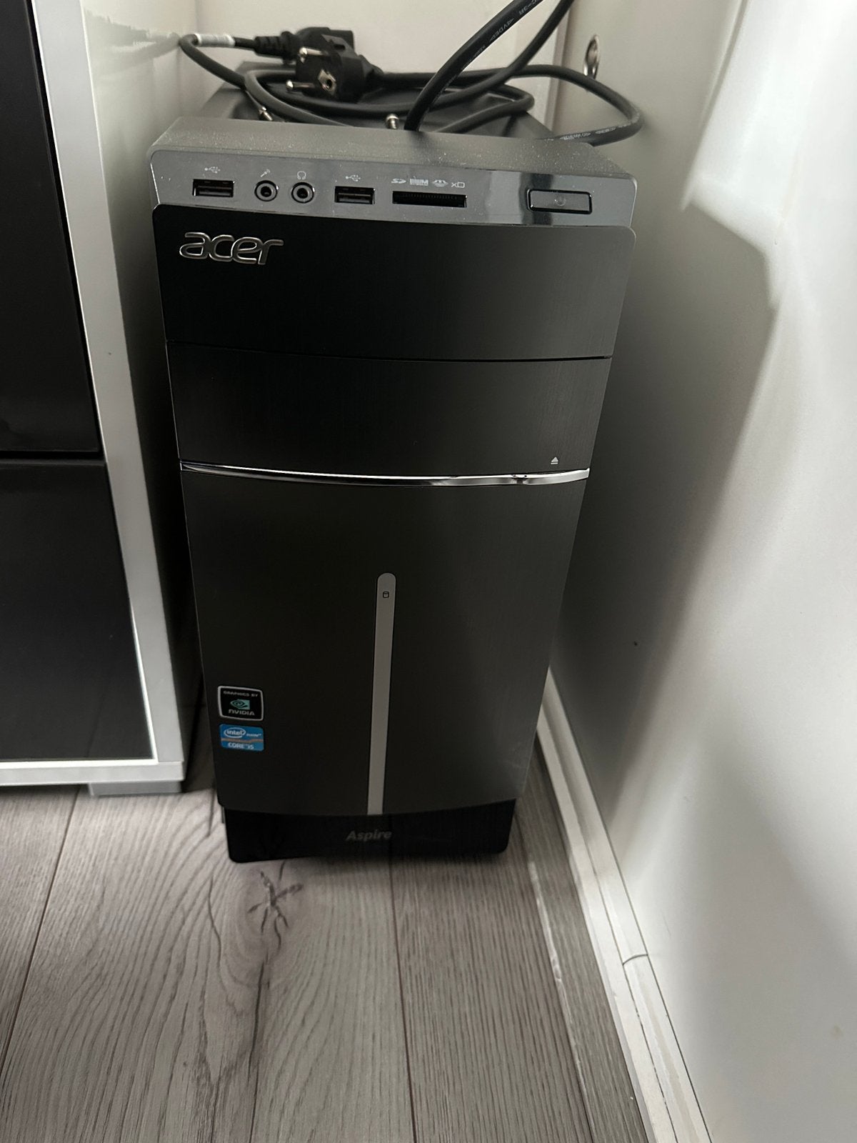 Acer Aspire desktop (geen opslag!), Ophalen, Zo goed als nieuw, Met videokaart