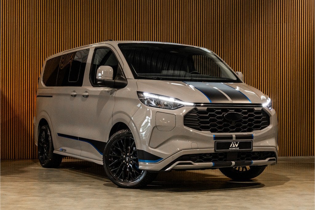 Ford Transit Custom 320 2.5 PHEV Sport DC | Dubbel Cabine |, Zwart, 4 cilinders, Leder en Stof, 59 km/l