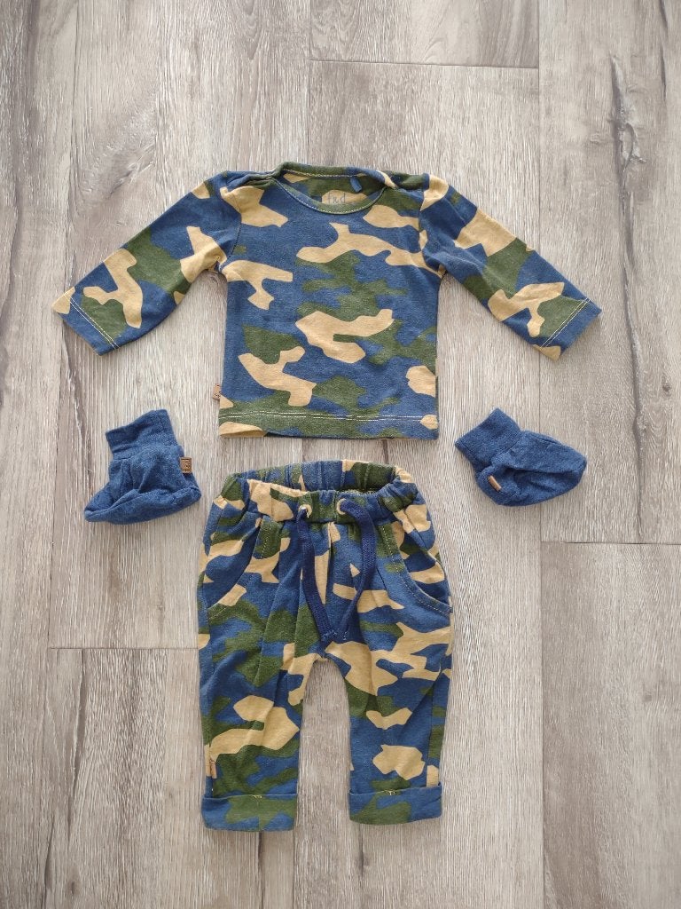 Prachtig blauw groen camo setje Froy & Dind, newbornshoot 50, Jongetje of Meisje, Onb, Nieuw, Ophalen of Verzenden