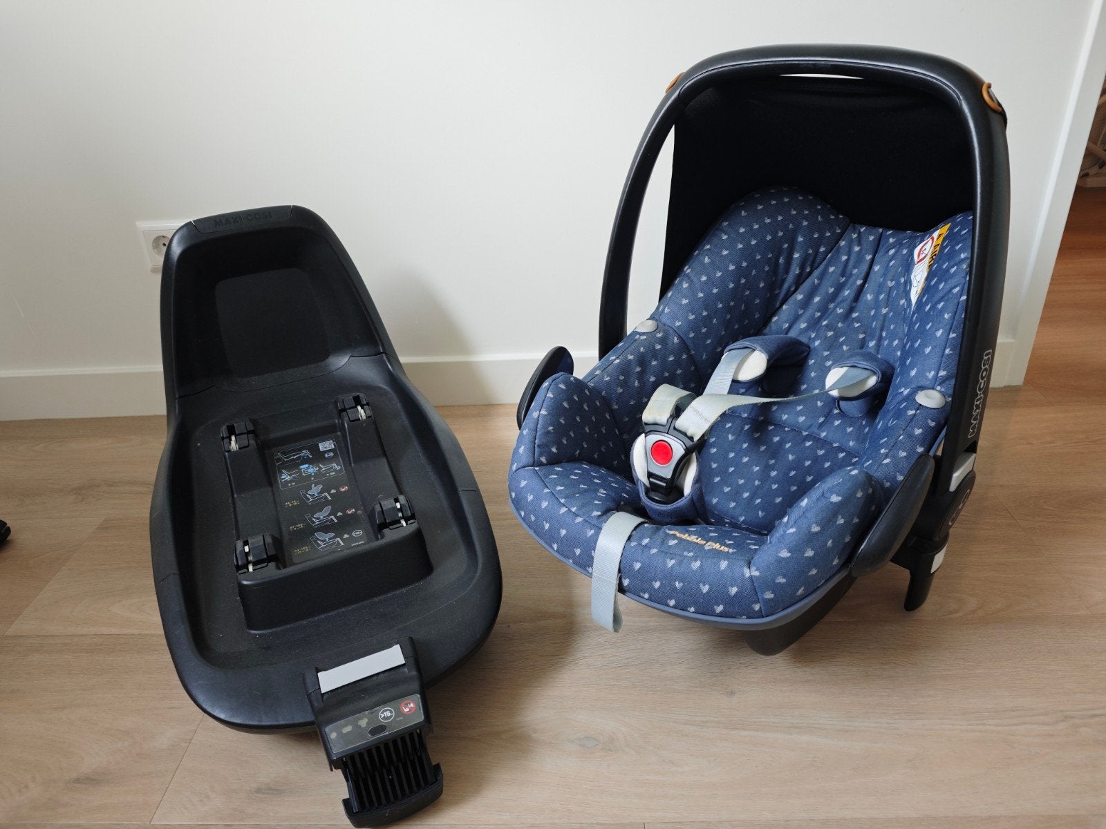 Maxi-Cosi Pebble Plus met 2wayFix Isofix base, Kinderen en Baby's, Autostoeltjes, Ophalen, Autogordel of Isofix, Gebruikt, Zijbescherming