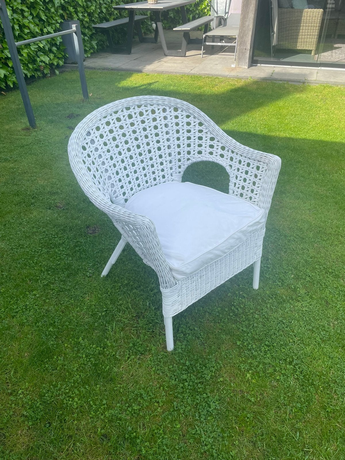 Rotan stoel wit, Huis en Inrichting, Stoelen, Ophalen, Wit, Riet of Rotan, Zo goed als nieuw