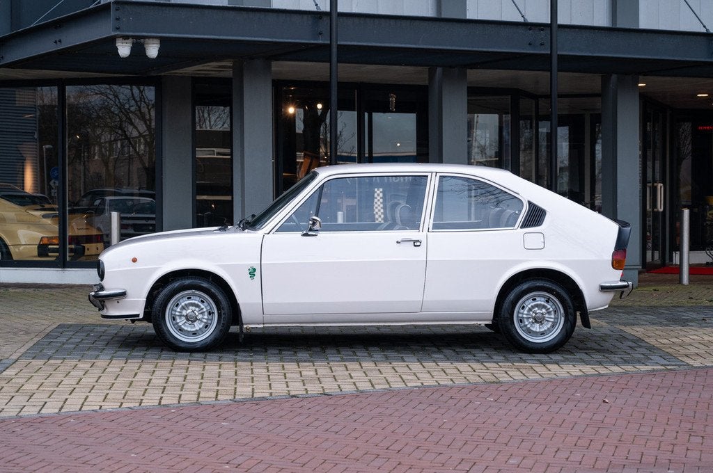 Alfa Romeo Alfasud 1.2 Ti (bj 1974), Stof, Zwart, Overige kleuren, 4 stoelen