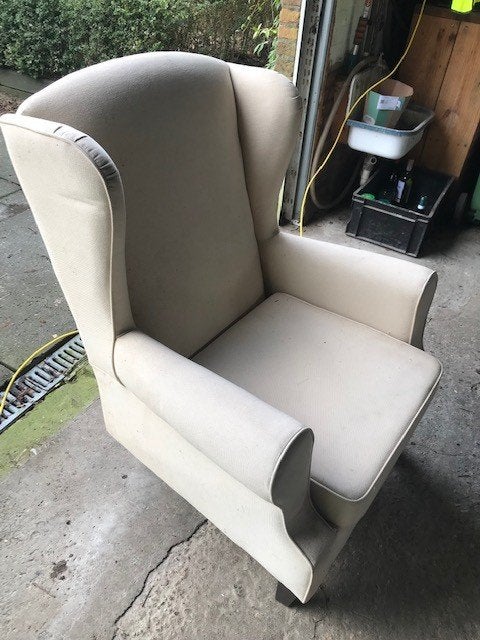 Gebruikte klassieke oorfauteuil, cremewit, Ophalen, Gebruikt, Hout