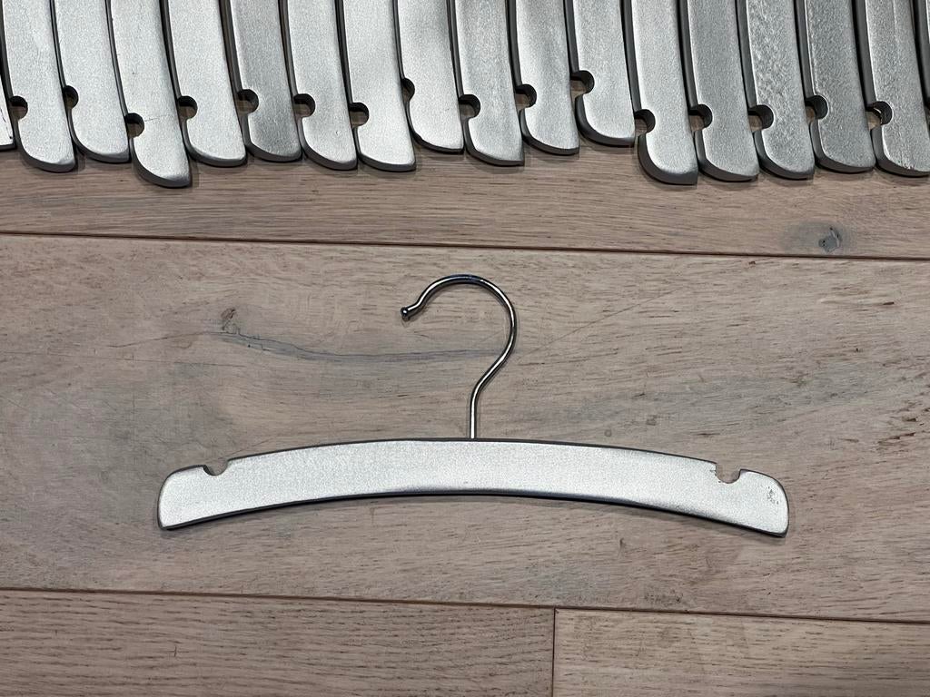 30x Baby Kledinghangers - Goede staat, Ophalen, Gebruikt, Metaal, Volwassenen