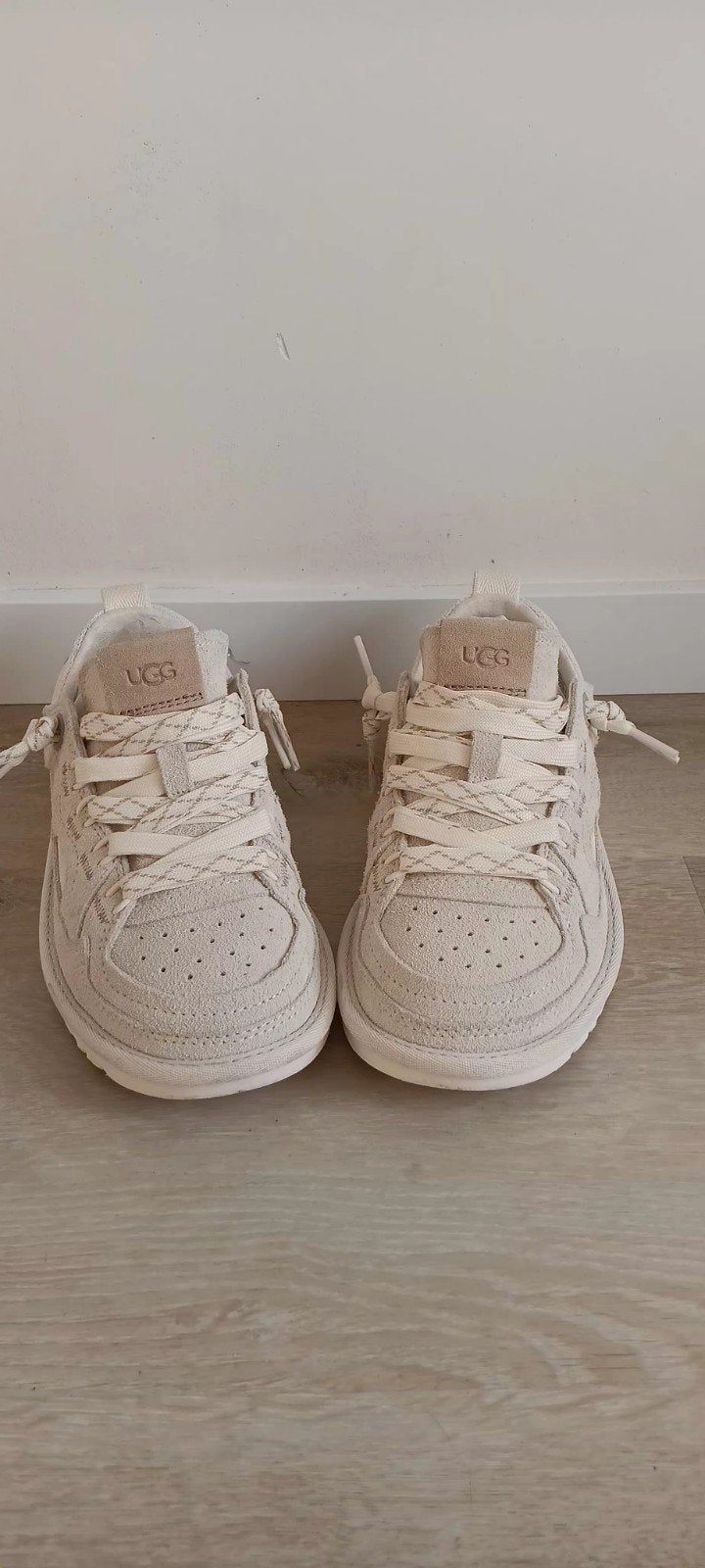 UGG Minimel sneakers - Maat 36 - Zo goed als nieuw, UGG, Beige, Ophalen of Verzenden, Sneakers of Gympen