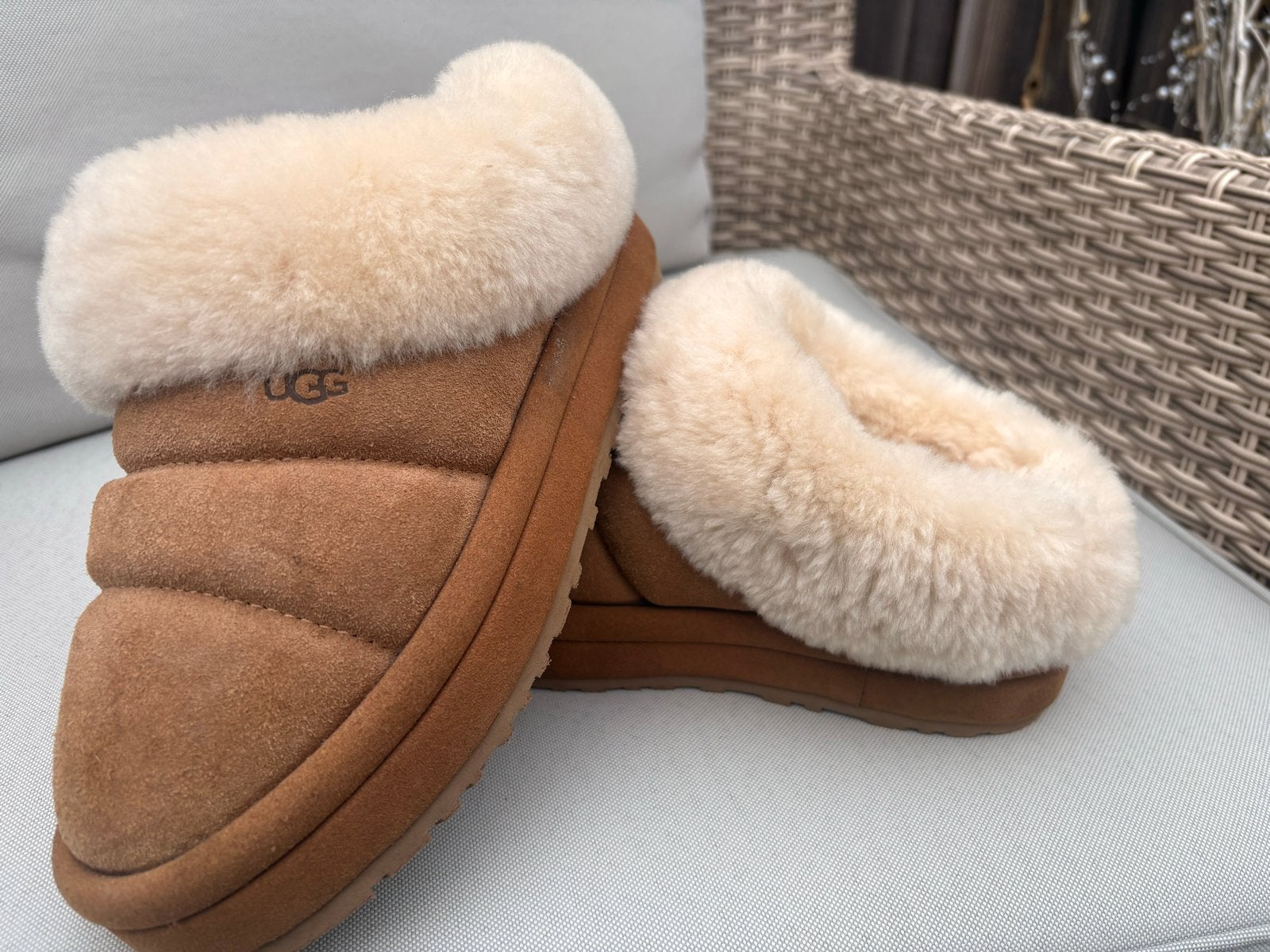 Ugg Pantoffels - Maat 35 - Zo goed als nieuw, Kleding | Dames, Ophalen, Zo goed als nieuw, Bruin, Pantoffels of Sloffen