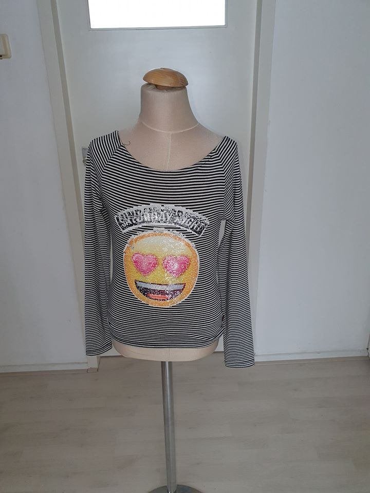Gestreepte longsleeve met emoji pailletten maat 134, Kinderen en Baby's, Kinderkleding | Maat 134, Meisje, Ophalen of Verzenden
