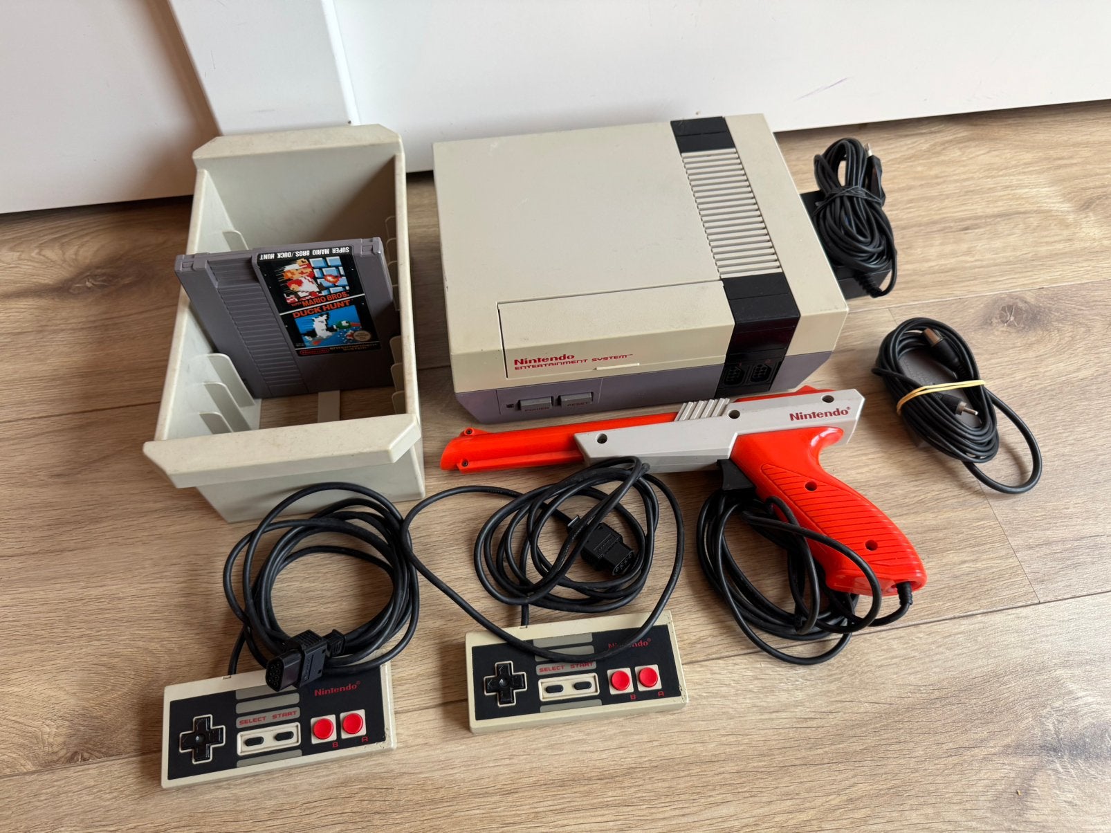 Te koop: originele Nintendo NES-set met diverse accessoires., Ophalen of Verzenden, Zo goed als nieuw, Met 2 controllers