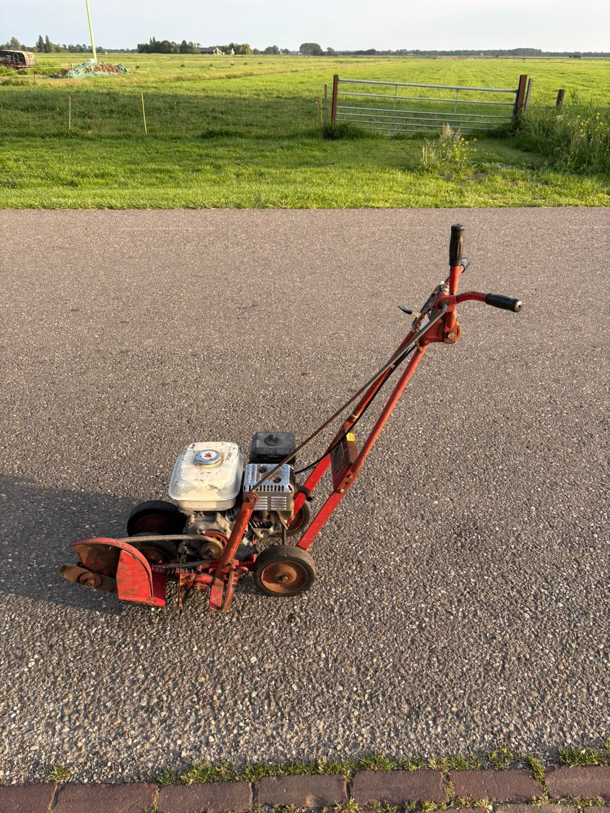 Graskantensnijder kantensnijder honda benzine, Tuin en Terras, Hand-tuingereedschap, Ophalen of Verzenden, Gebruikt