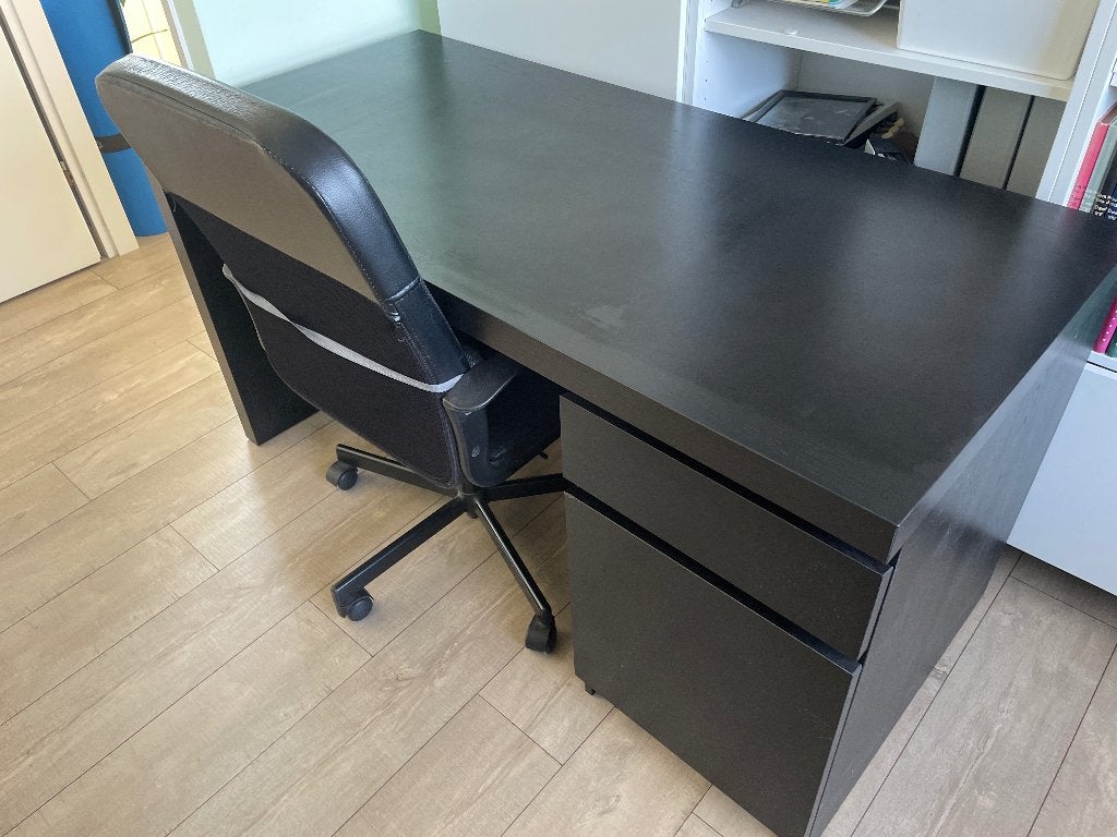 Bureau IKEA malm + gratis bureaustoel, Huis en Inrichting, Ophalen, Zwart, Zo goed als nieuw, IKEA