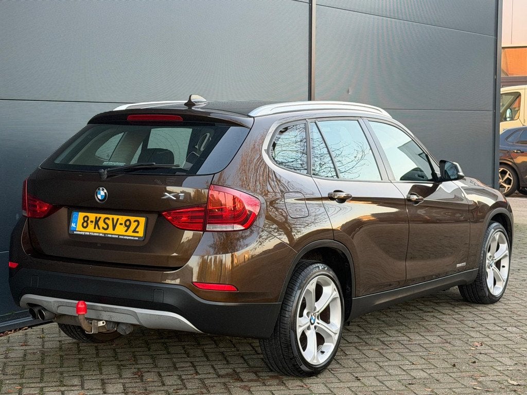 BMW X1 SDrive20i Executive NAVI CLIMA CRUISE TREKHAAK, Auto's, BMW, 4 cilinders, Bruin, Origineel Nederlands, 184 pk