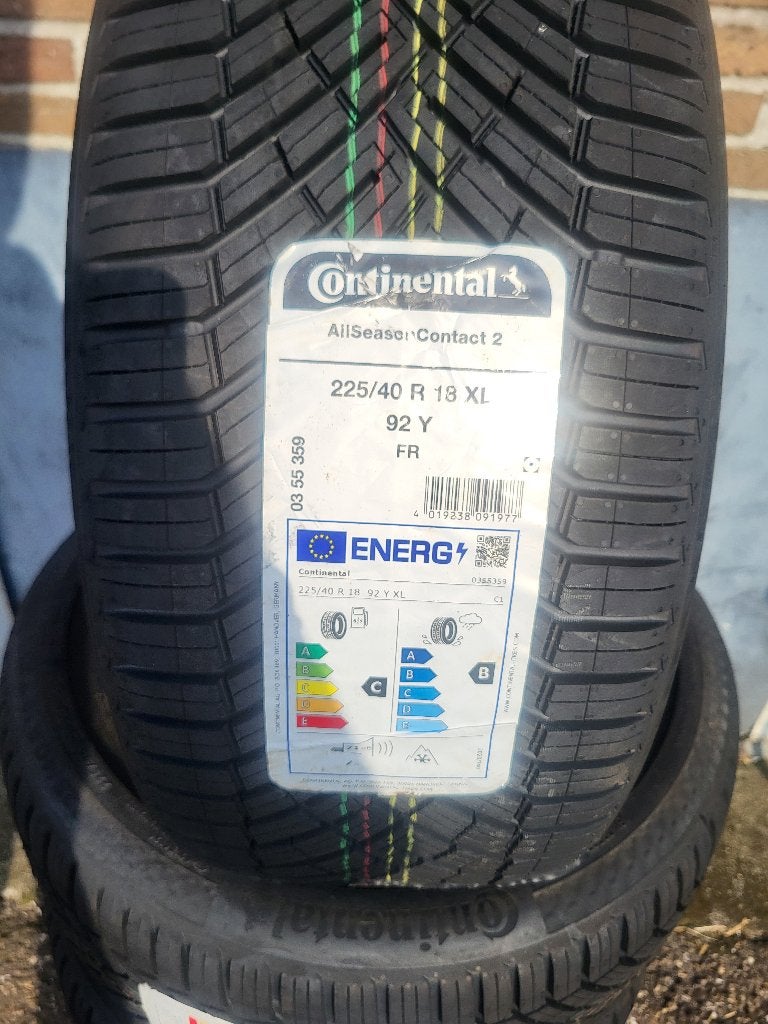 2 x 225/40/18 Continental Allseasons NIEUW 250,- ALL IN!!