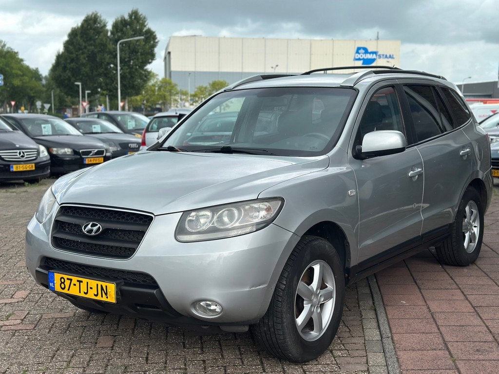 Hyundai Santa Fe 2.7i V6 Dynamic - Clima - Cruise - Trekhaak, Auto's, Hyundai, Voorwielaandrijving, Gebruikt, Zwart, 2000 kg