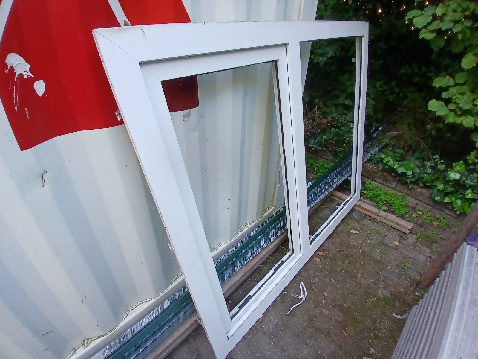 2 Identieke Kunststof Kozijnen met Draaikiepraam &Dubbelglas, Ophalen, Kunststof, Raamkozijn, 150 tot 225 cm