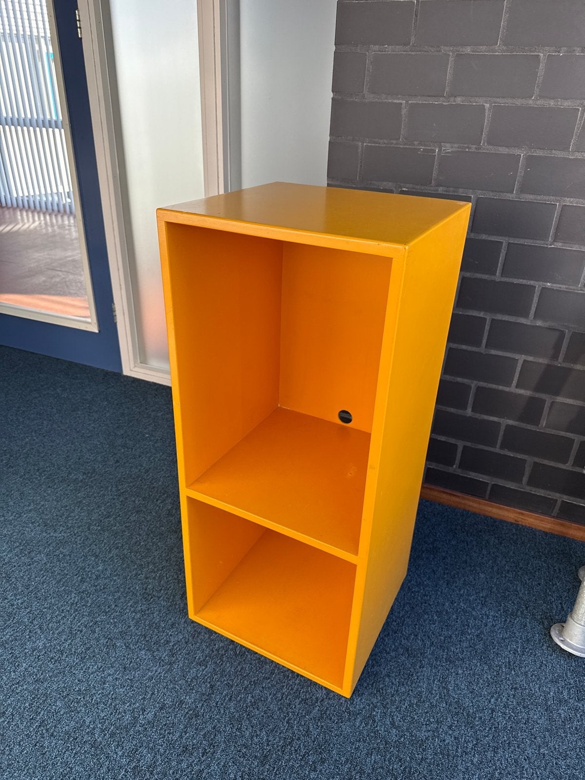 Compacte gele kast met 2 vakken, Ophalen, Met plank(en), Minder dan 50 cm, Gebruikt