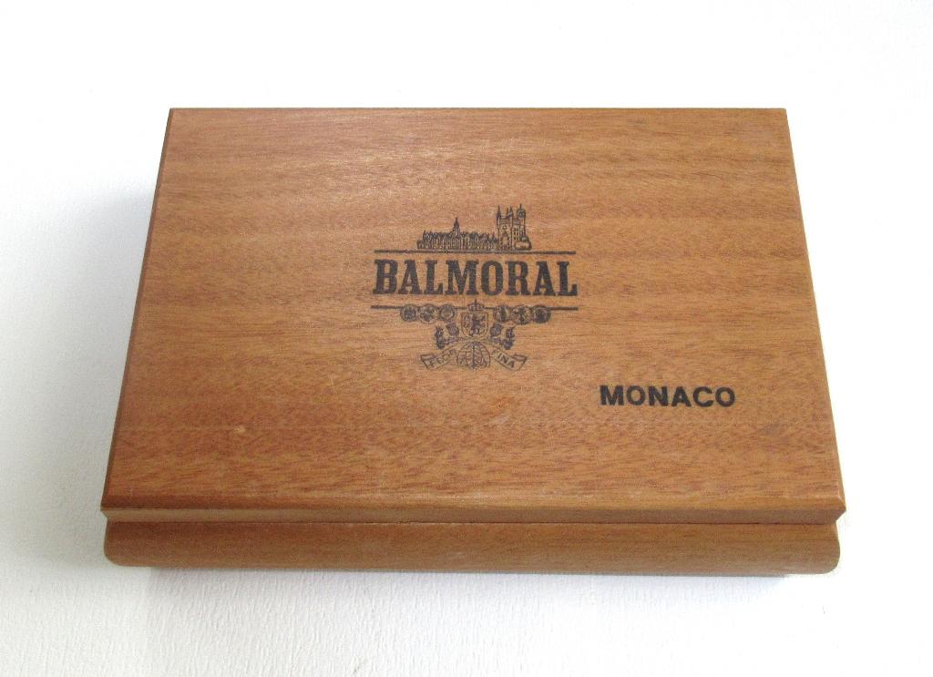 Vintage Balmoral Monaco houten sigarettendoos., Ophalen of Verzenden, Sigarenbandjes