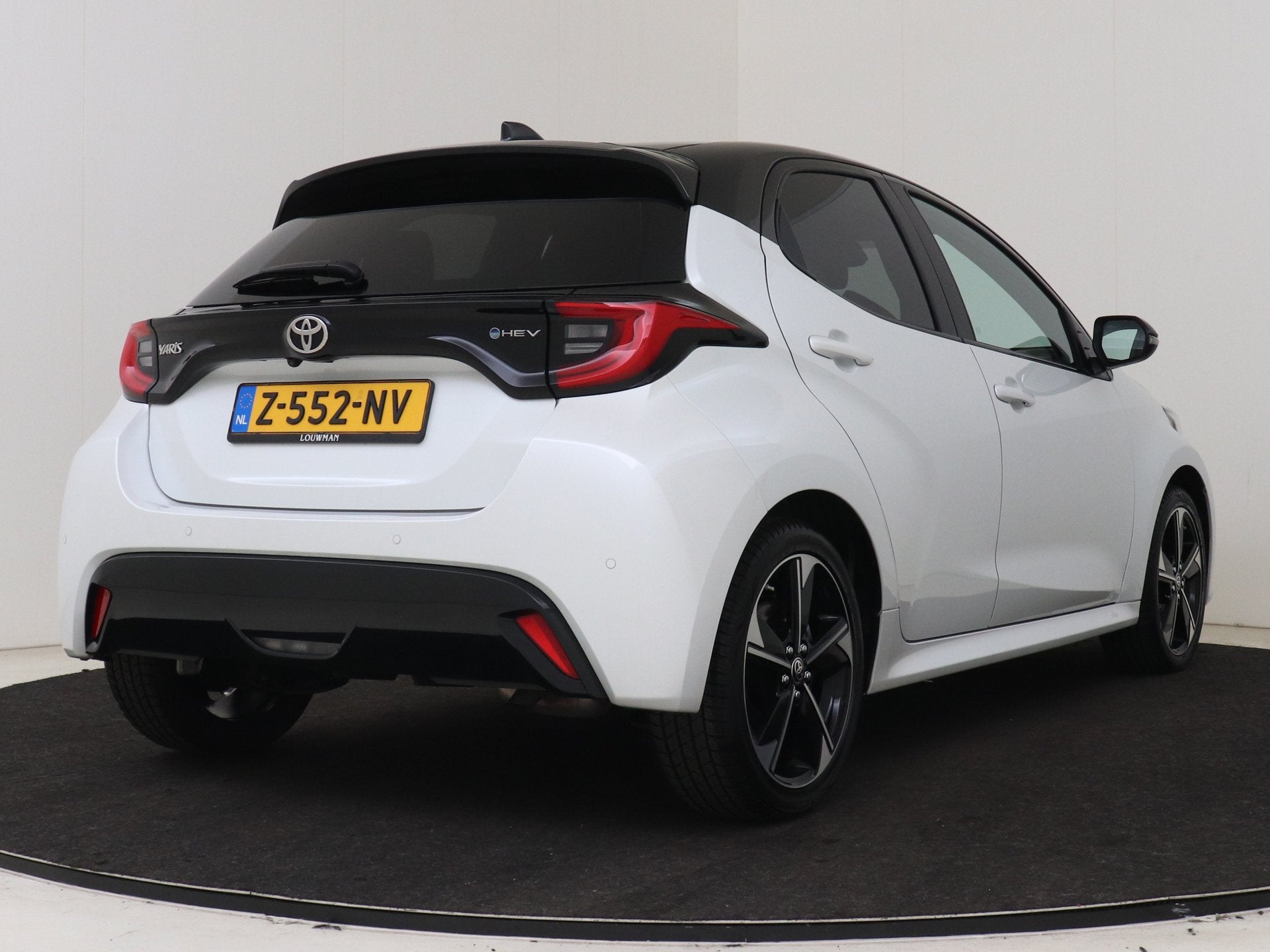 Toyota Yaris 1.5 Hybrid 130 Launch Edition | Dealer onderhou, 12 maanden, 450 kg, Gebruikt, 1125 kg