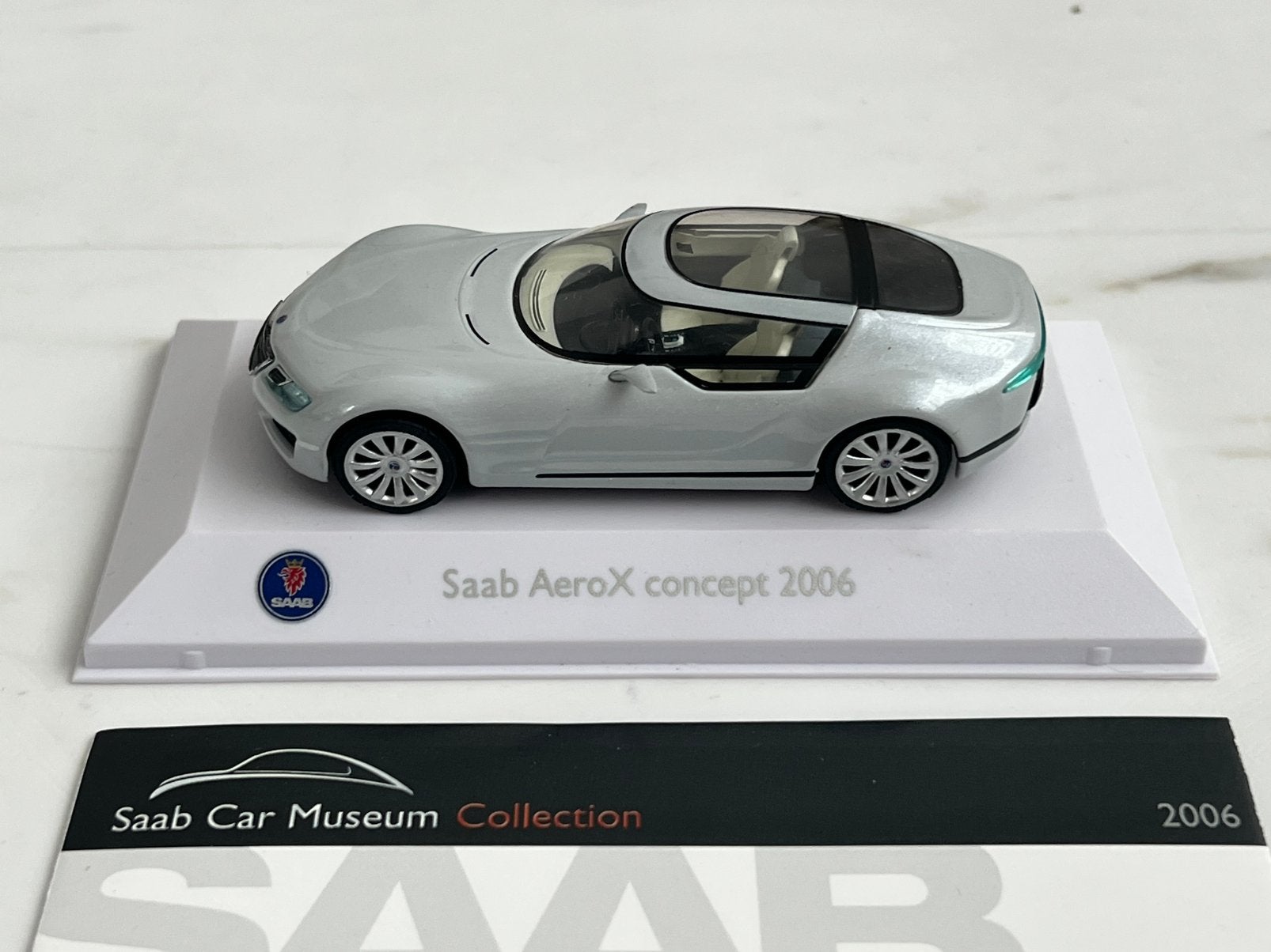 = Originele Saab Aero X Atlas Collections Editie =, Hobby en Vrije tijd, Modelauto's | 1:43, Ophalen, Zo goed als nieuw, Auto