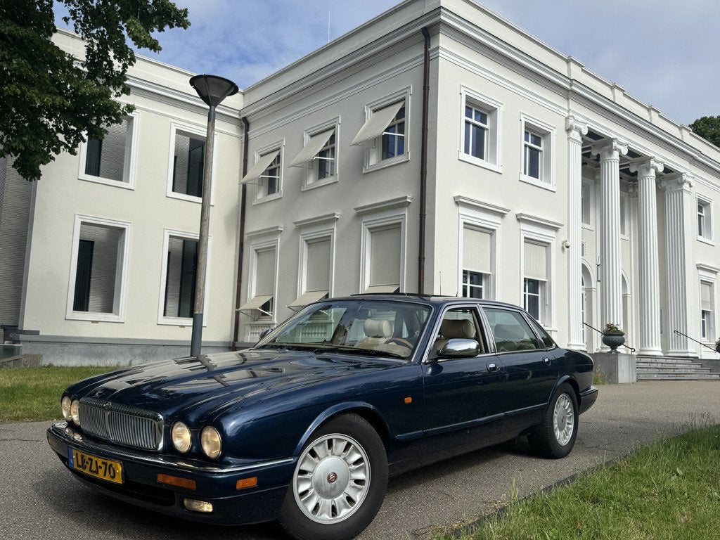 Jaguar DAIMLER DOUBLE SIX 6.0 V12 (bj 1995, automaat), Auto's, Oldtimers, Automaat, Achterwielaandrijving, Blauw, Bedrijf