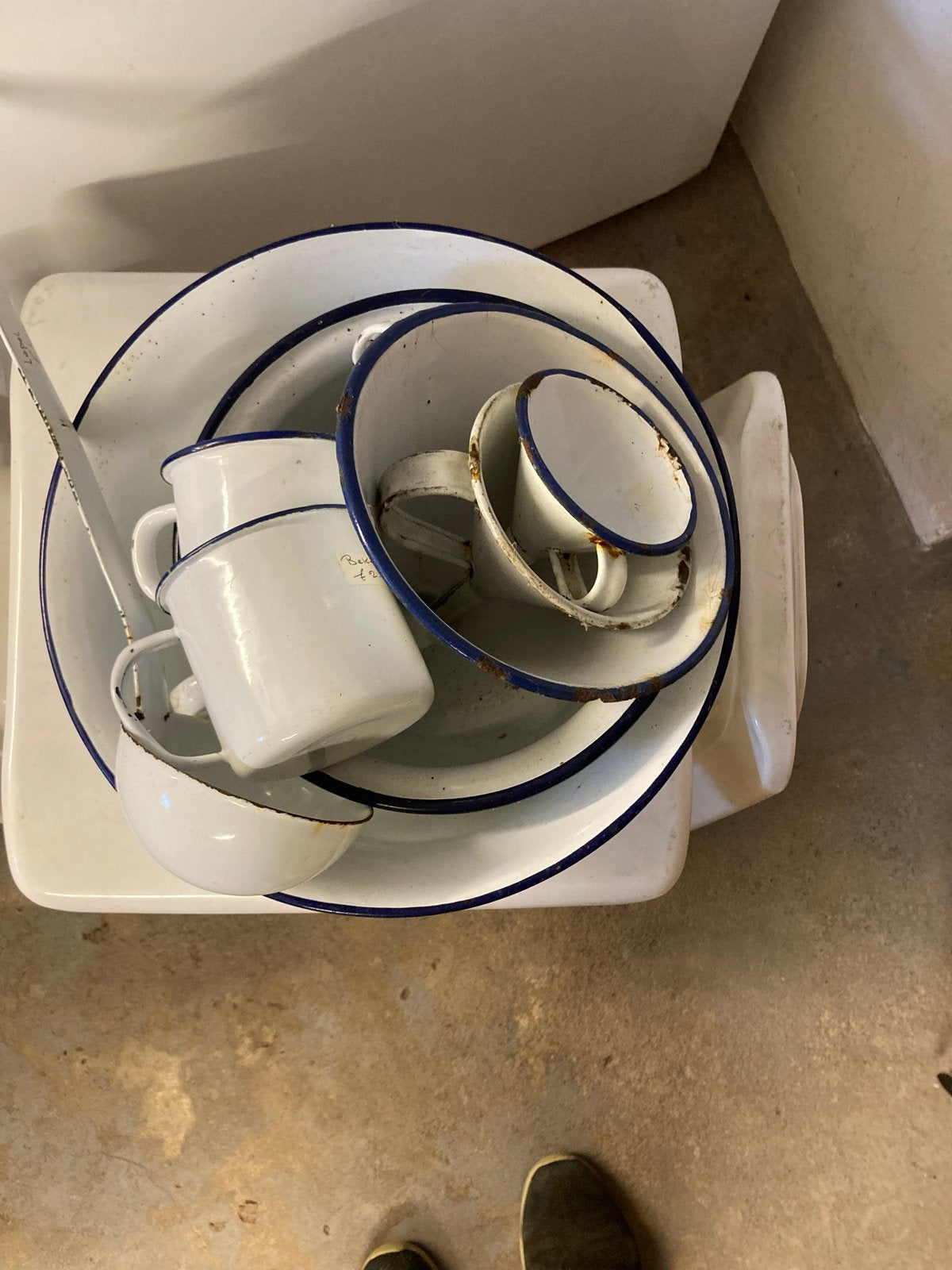 Diverse vintage emaille gebruiksvoorwerpen met blauwe rand, Ophalen