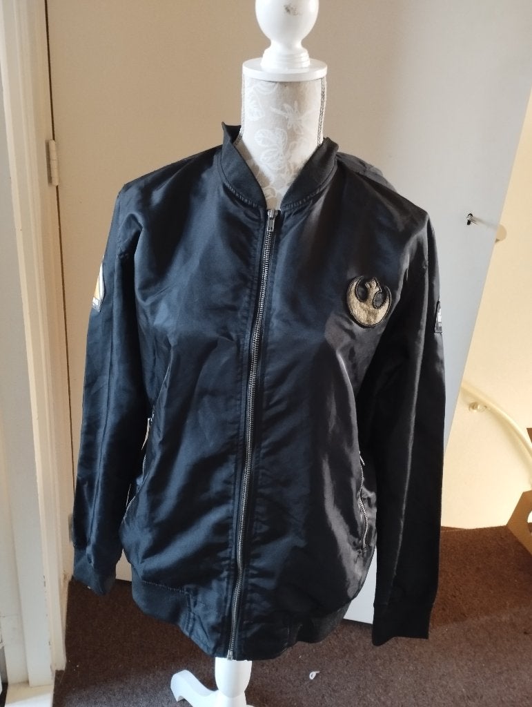 Star Wars Rogue One Rebel Flight Jacket, zeldzaam item, Maat 48/50 (M), Zwart, Ophalen of Verzenden, Zo goed als nieuw